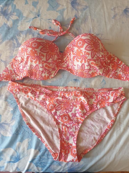 Costume de baie marimi diferite