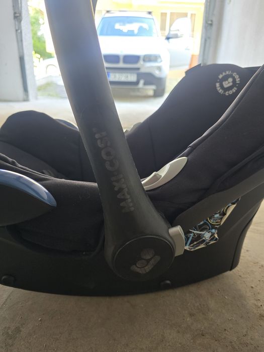 Намалена цена! Столче и база за кола Maxi Cosi Cabriofix