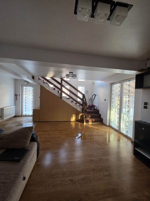 Vând casa la intrarea in comuna Bascov