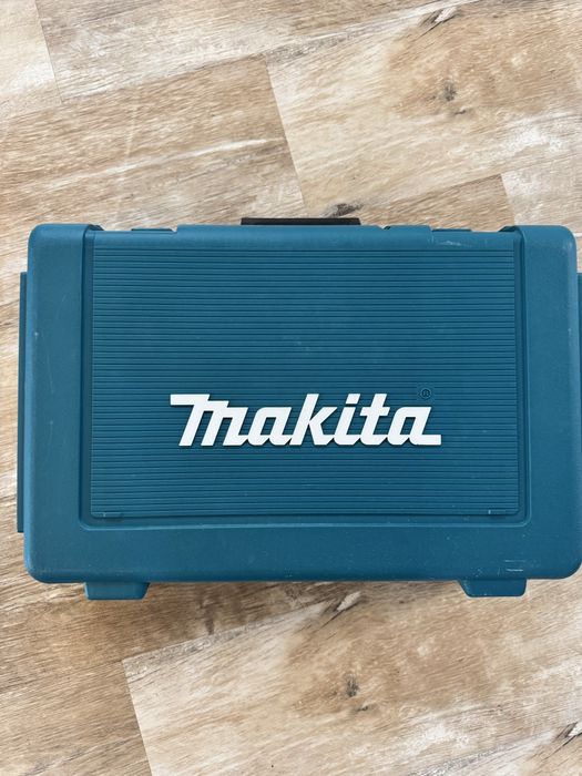 Masina de gaurit si insurubat Makita DDF470