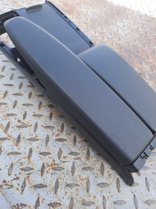 Подлакътник Мерцедес W204