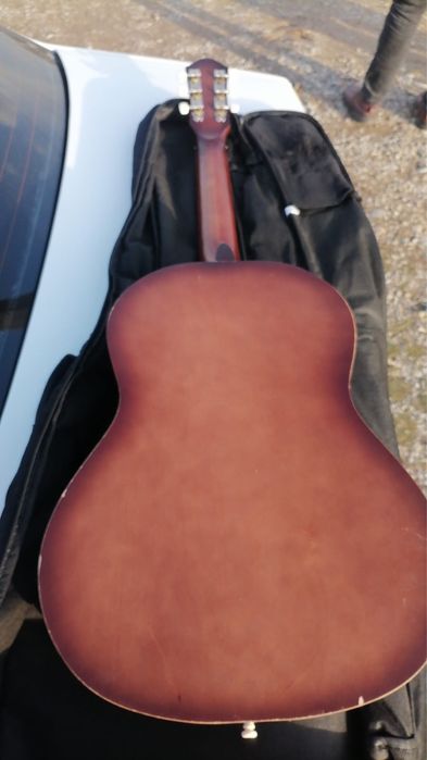 Гитара в хорошем состоянии