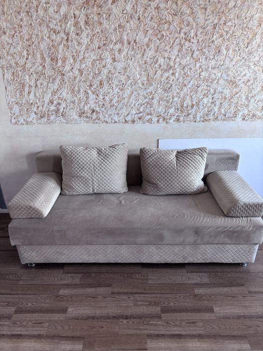 Диван простой удобный