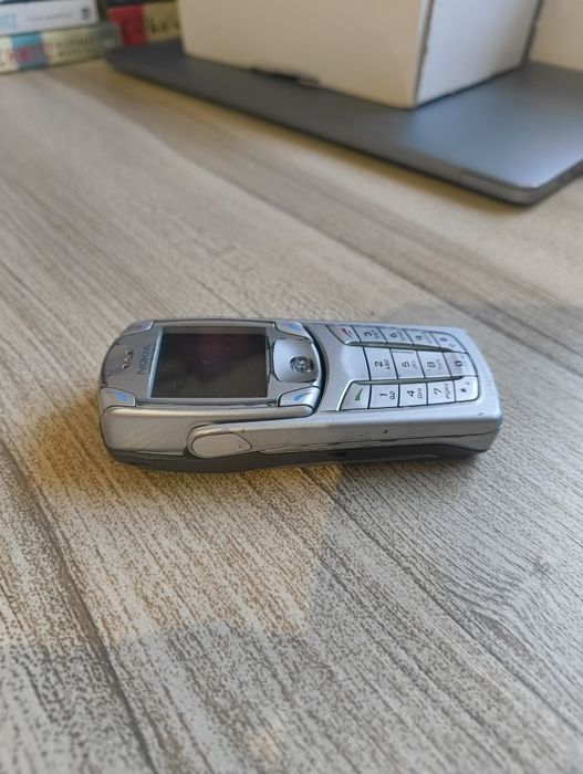 Telefoane vechi Nokia 6822- telefon colecție