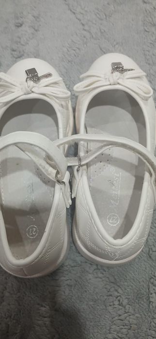 Продам туфли на девочку