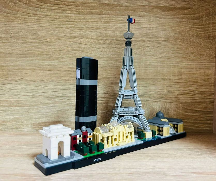 LEGO Architecture Paris 21044, 649 piese