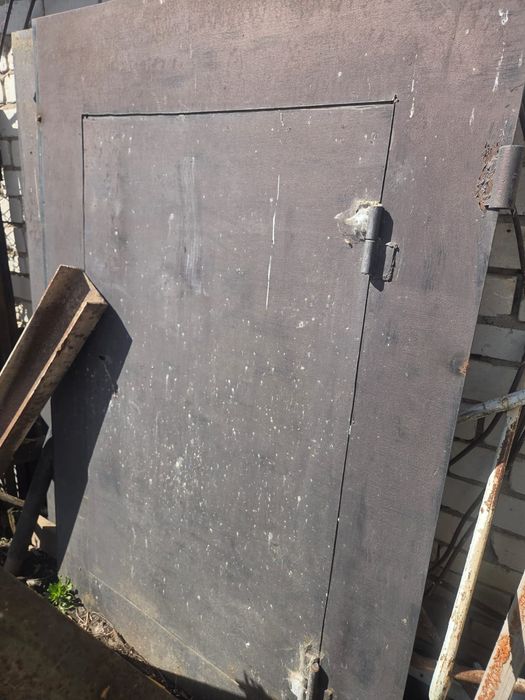 Ворота с дверью для гаража