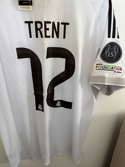 Tricou Trent Alex-Arnold Real Madrid sezonul nou cu badge uri