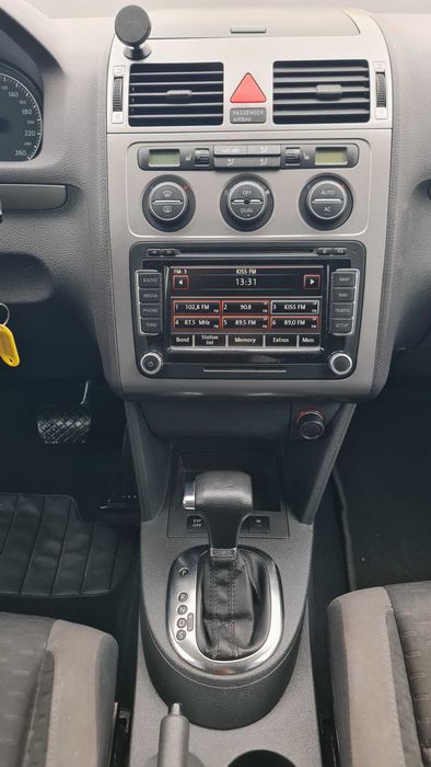VW Touran facelift - motor 2.0 TDI-140 CP, cutie automata DSG, an 2009