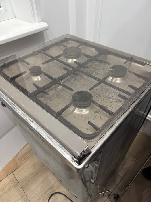 Газ плита почти новая на ней почти не готовили