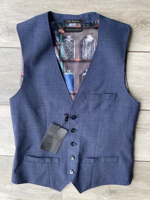 Продавам елек Ted Baker Infra