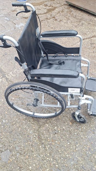 Scaun cu rotile din otel pliabil cu sezut de 46 cm