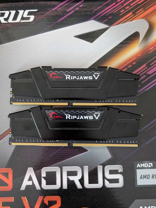 Kit placa de baza + RAM [B550 AORUS ELITE V2 + 32GB RAM DDR4 3200mhz + Cooler cadou]