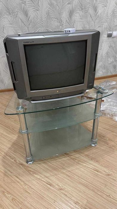 Телевизор с подставкой