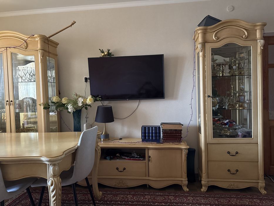 Продам гостиную мебель.