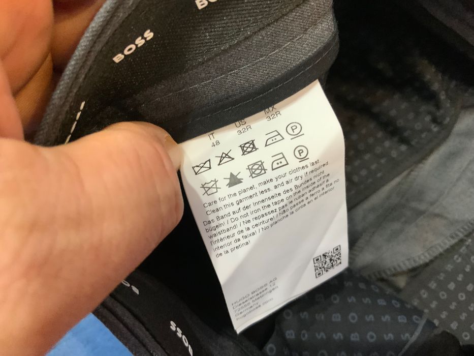 Hugo Boss-оригинален костюм 32 размер панталон и 50л сако
