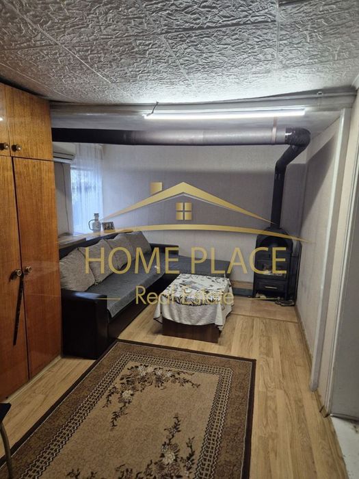 Къща с Двор в района на Погребите