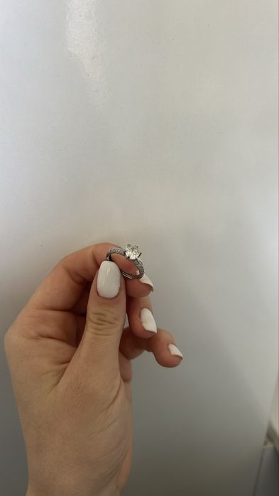 Пръстен с скъпоценен камък