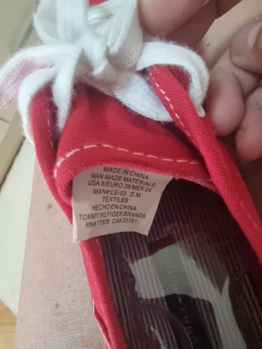 Продаются красные кеды Tommy Hilfiger Slater