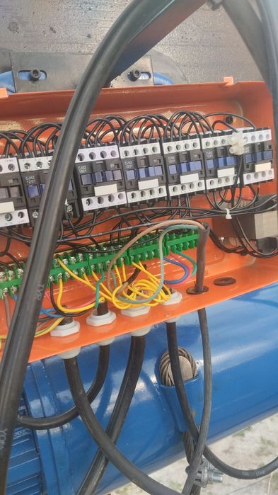 Услуги профессиональных электрика.