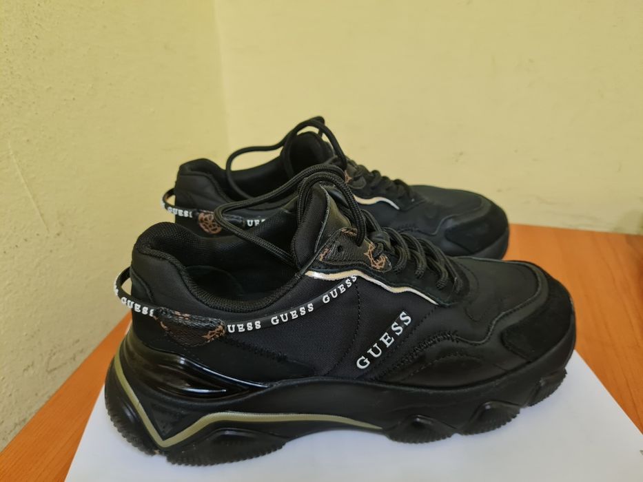 Спортни обувки Guess