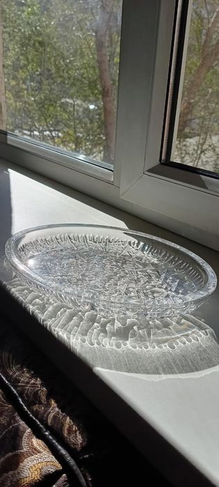 Хрустальные изделия в ассортименте.