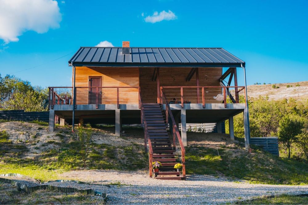 Inchiriem casute A / cabane / cabane A frame