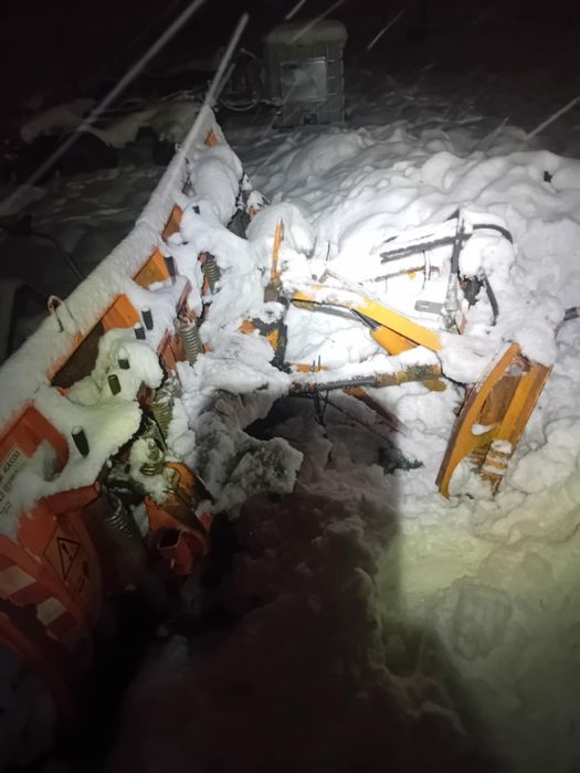 Lamă de dezăpezit profesională 3.8m – reglaj hidraulic