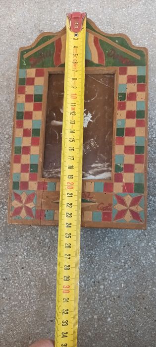 Rama veche din lemn,  1932