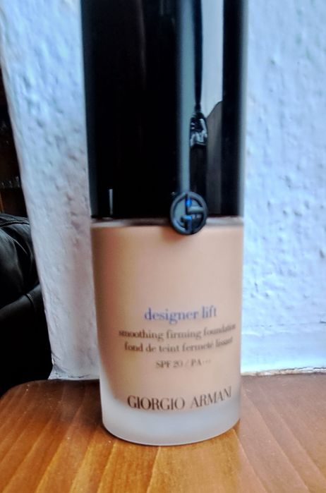 Fond de ten  Giorgio Armani