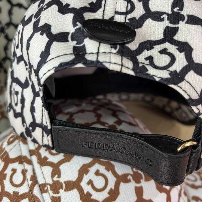Ferragamo шапка Феррагамо тъмно синьо бяло shapka fashion