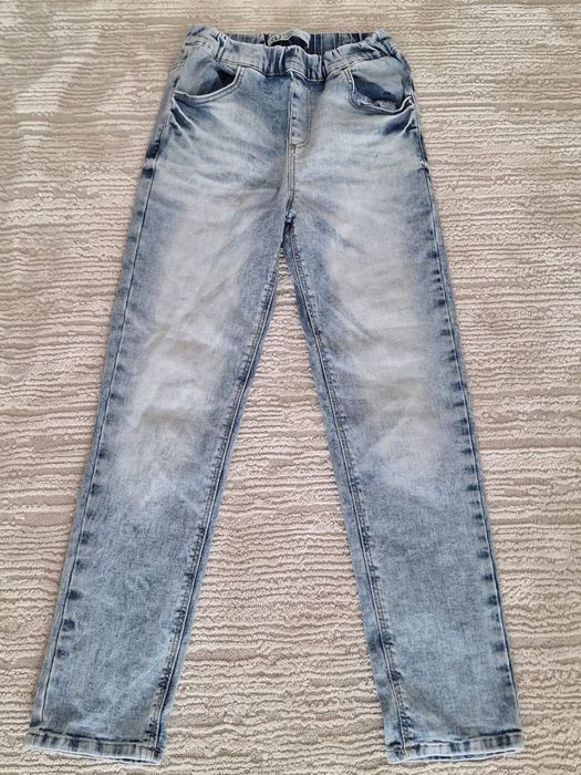 Продам детские джинсы