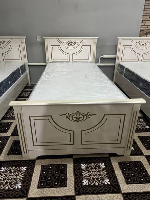 Крават  на скидке 100% МДФ  С матрасом ( Глория)