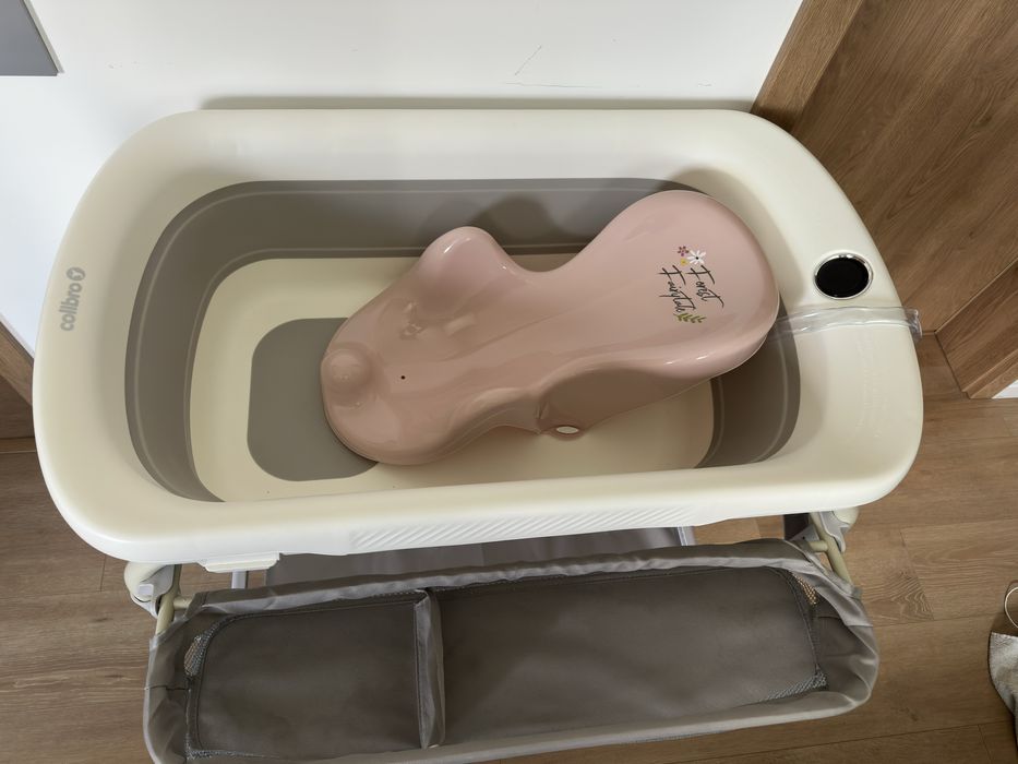 Set de baie 2in1 cu masuta de infasat si cadita Colibro Flip, cu termometru, furtun de scurgere si roti