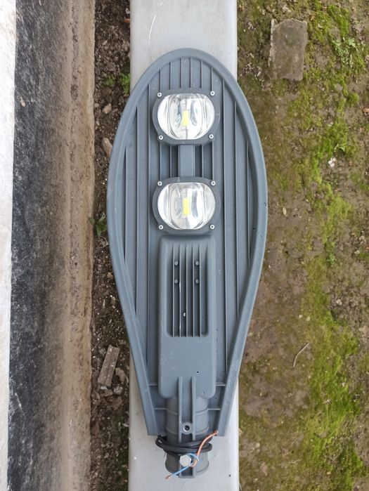 Продам два уличных фонаря 100w 220v