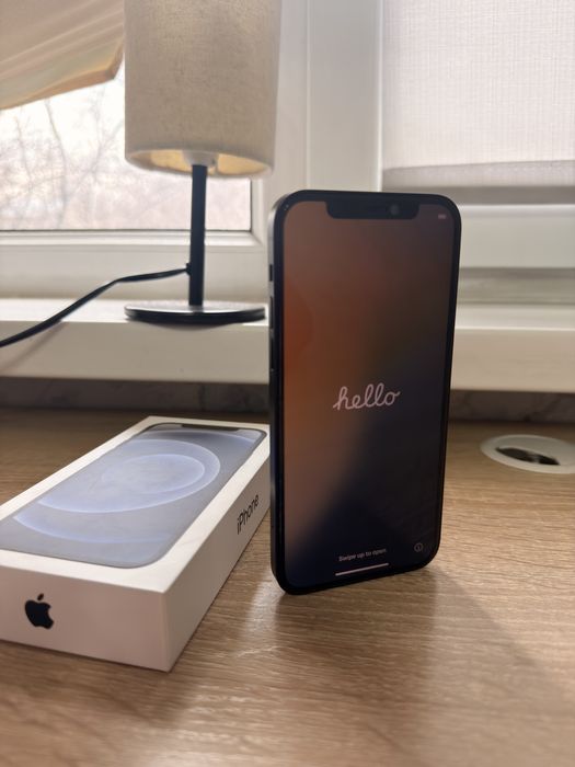 Продам Iphone 12