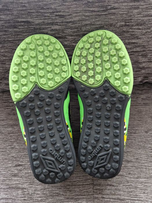 Детски бутонки за футбол Umbro