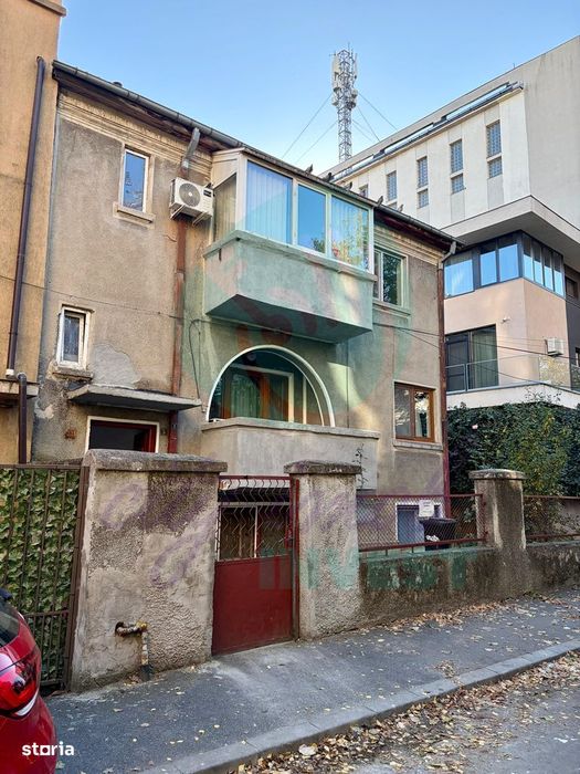 Apartament 3 camere în vilă interbelică + mansardă proprie, ultraliniș