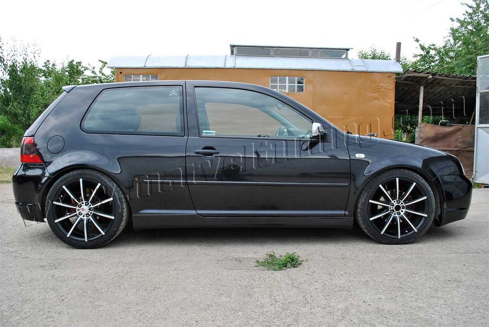 R32 – Тунинг пакет (боди кит) за Golf 4  R32 - брони, прагове, спойлер