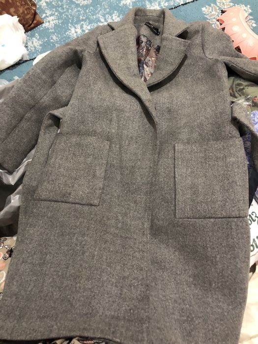 продам пальто осеннй в сером цвете
