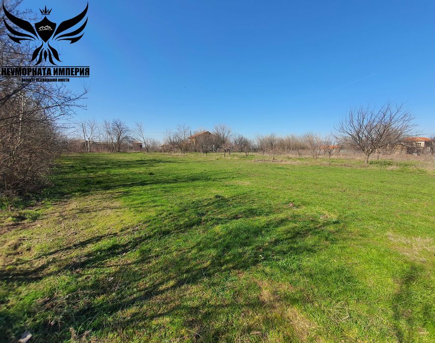 Продавам парцел статут УПИ 1200кв.м. в село Избеглии