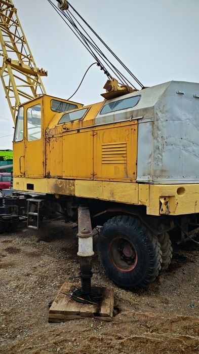 Кран на пневмоходу КС