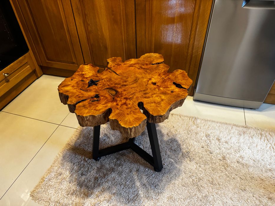 Масивни маси от естествено дърво – качество, стил и дълговечност.