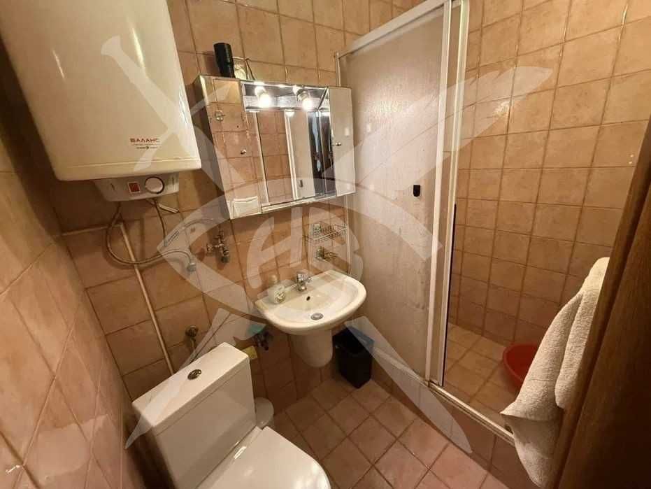 Дава се под наем Тристаен апартамент в Варна, Център - 136 кв.м за 750 € - Снимка #6