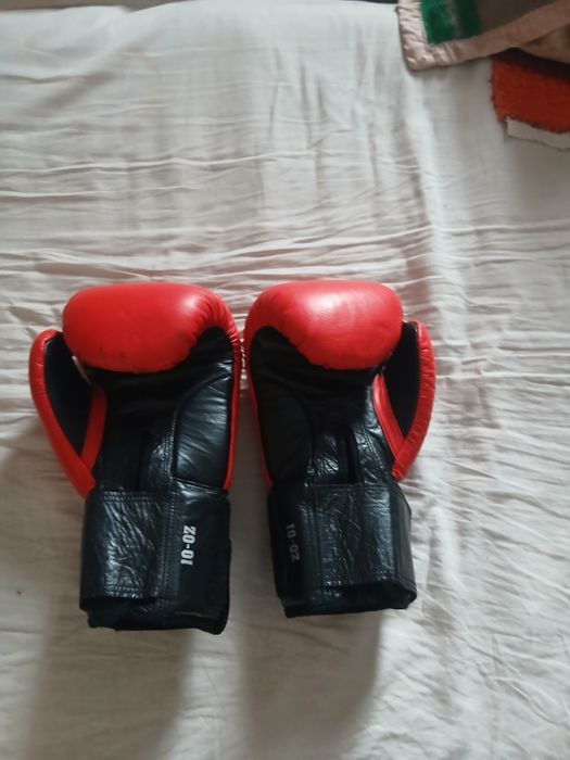 Боксови ръкавици
