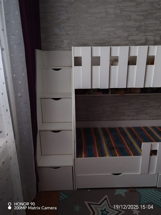 Продам двухярусную кровать