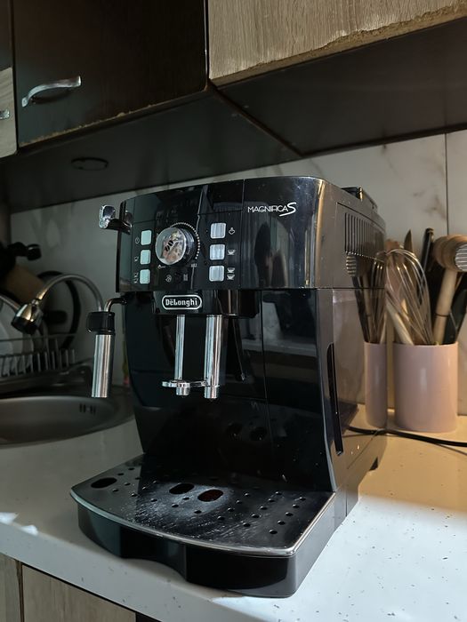 Espressor de cafea Delonghi magnifica S