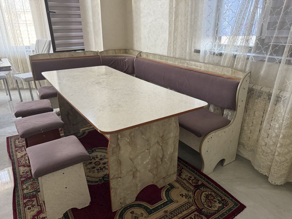 Куханный стол. Хорошый.