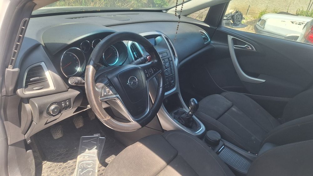 Capota tragar far opel astra j break 1.6 benzina gpl carlig remorca usa  motor cutie caseta directie