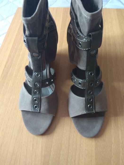 Дамски нови сандали номер 40